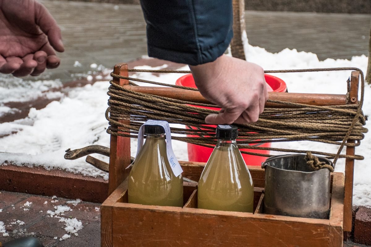 Одна проба арбитражная, ее опломбировали и закрепили подписями всех представителей Одна проба арбитражная, ее опломбировали и закрепили подписями всех представителей
