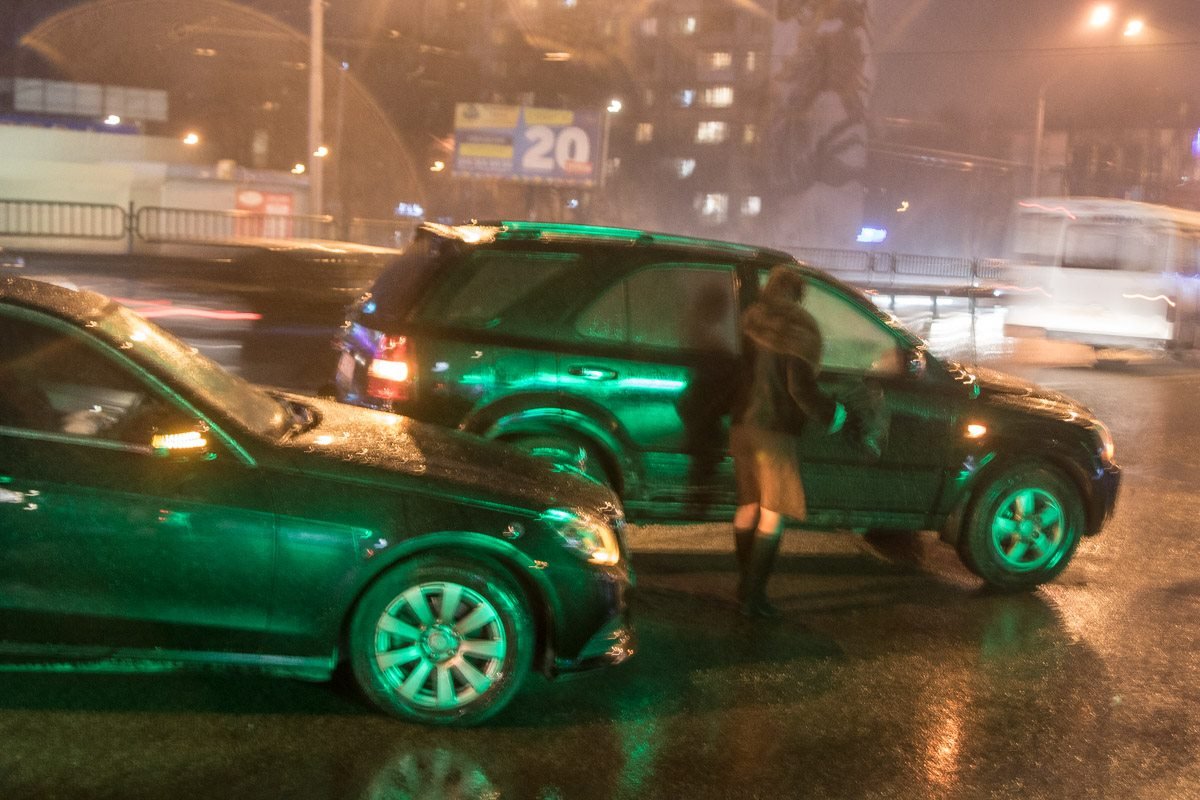 Дорогу не поделили Mercedes и KIA Sorento