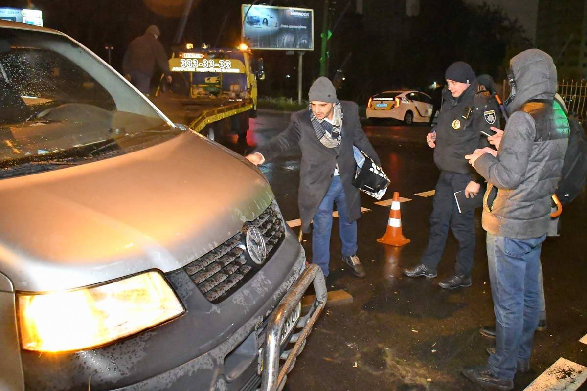 Водители рассказывают о повреждениях на авто полицейским