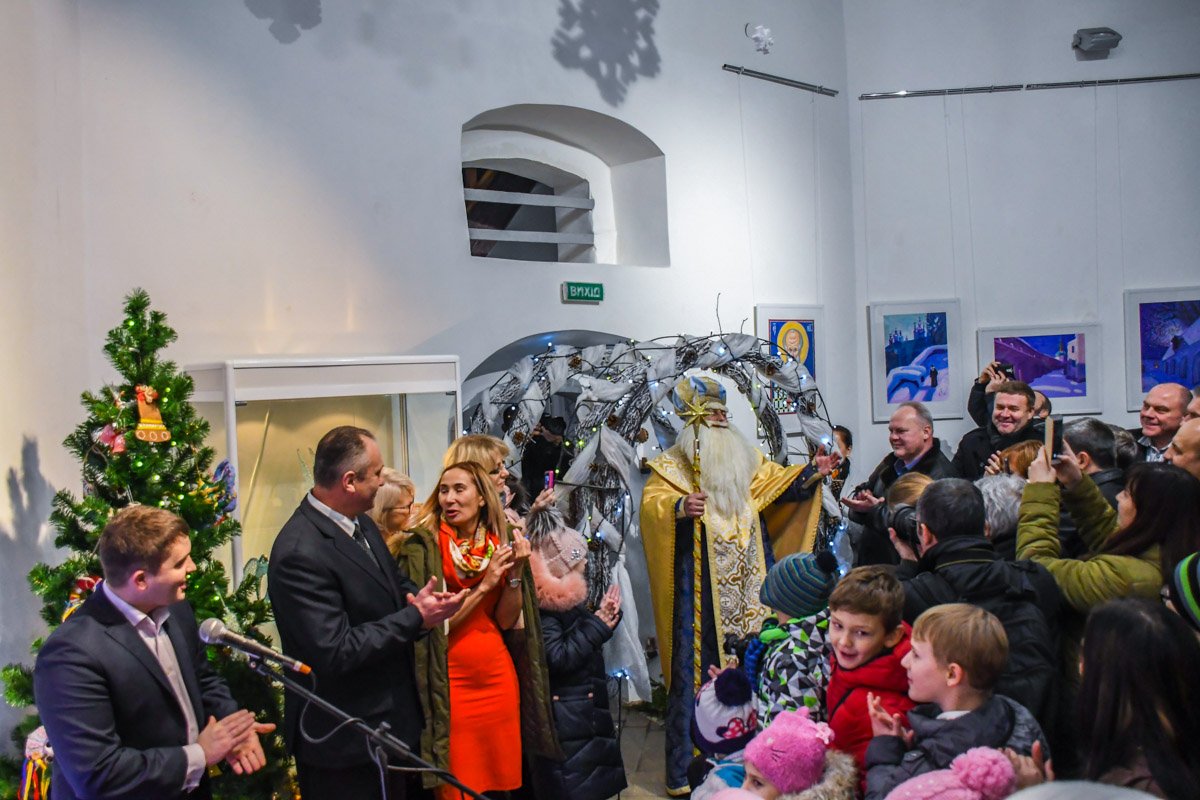 Святой Николай с удовольствием пообщался с детьми 