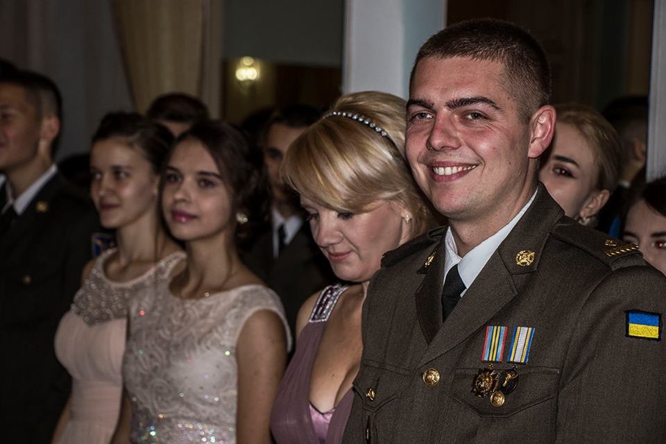 Танцевать могли только те, кто хорошо учится 