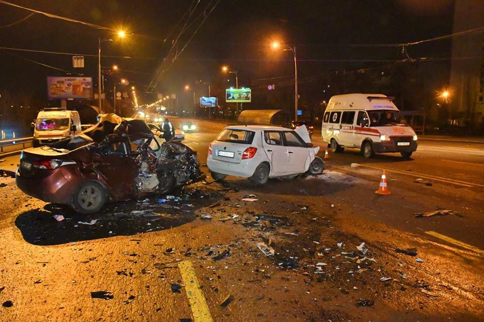 Лобовое ДТП произошло на проспекте Соборности