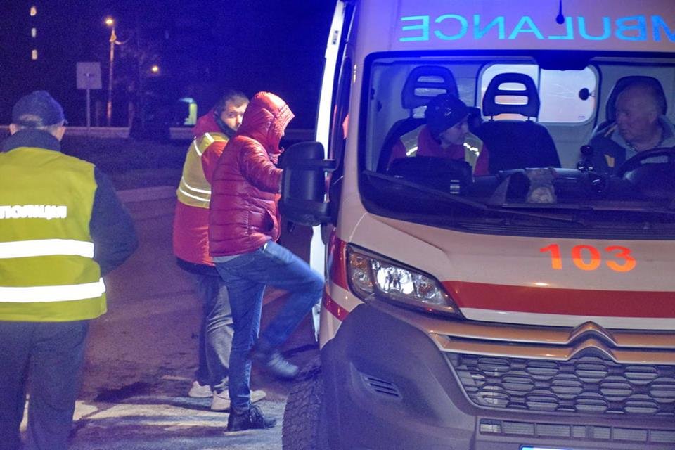 Мужчине оказали первую медицинскую помощь, а затем госпитализировали 