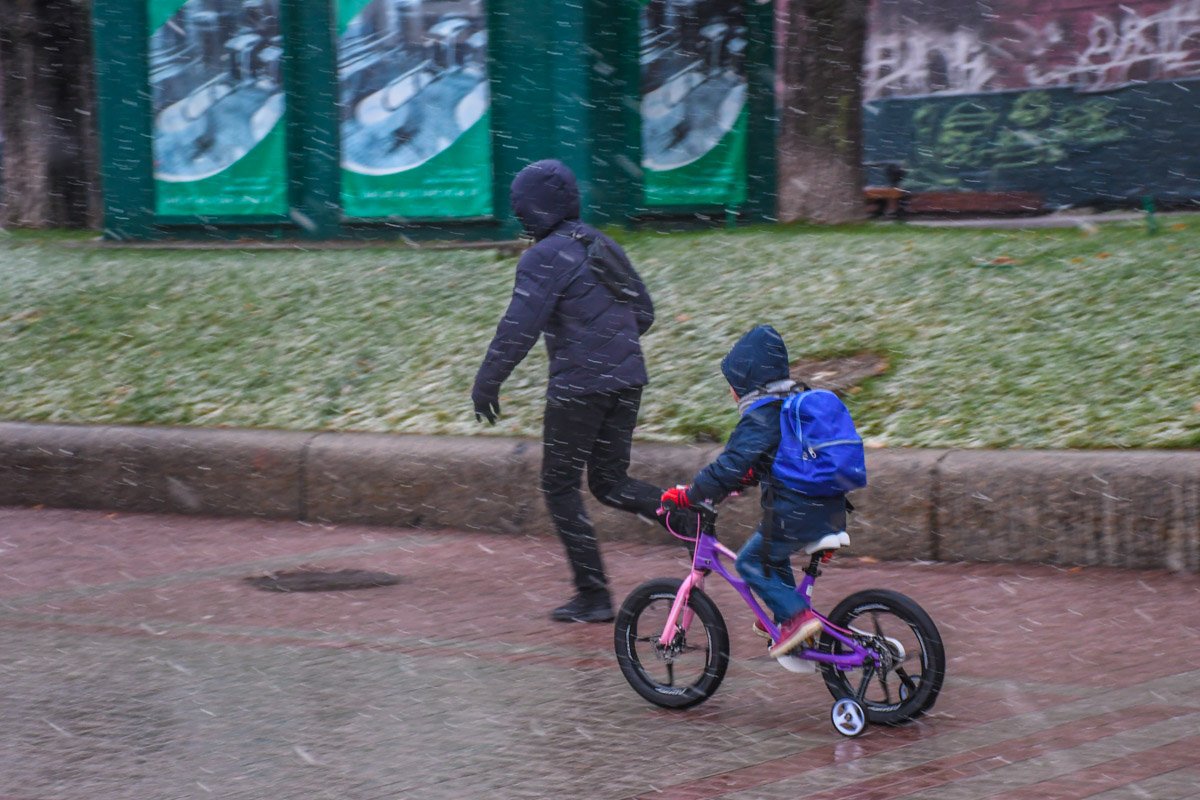 Дети особенно рады снегопаду