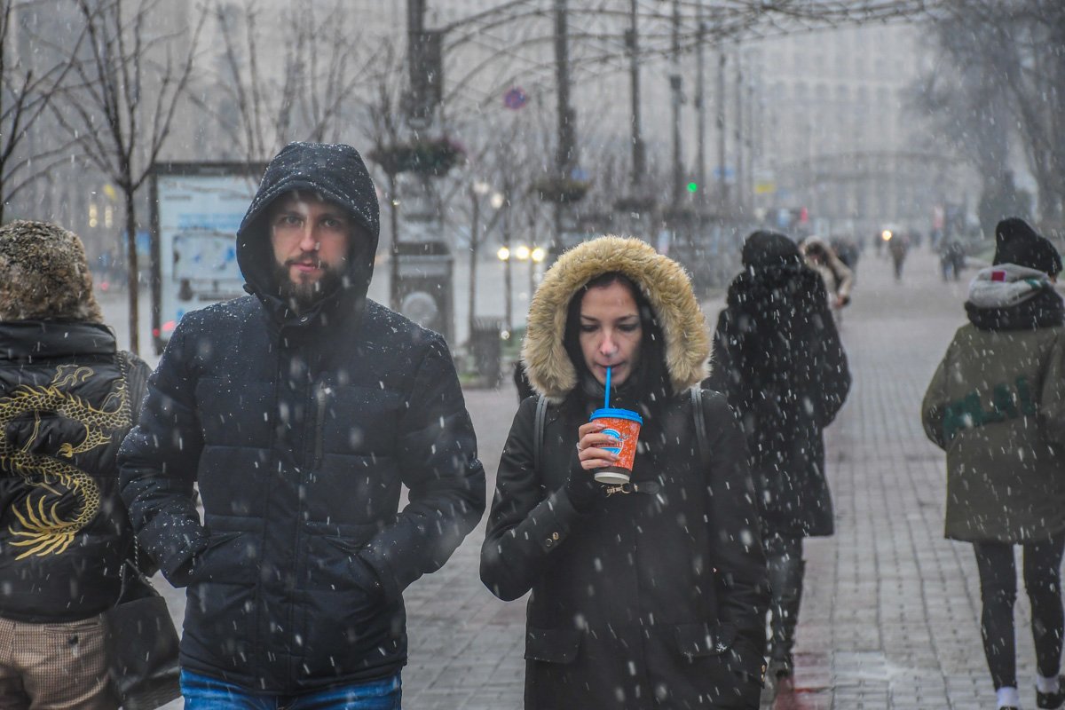 Отличный способ согреться в такую погоду - чашка горячего кофе