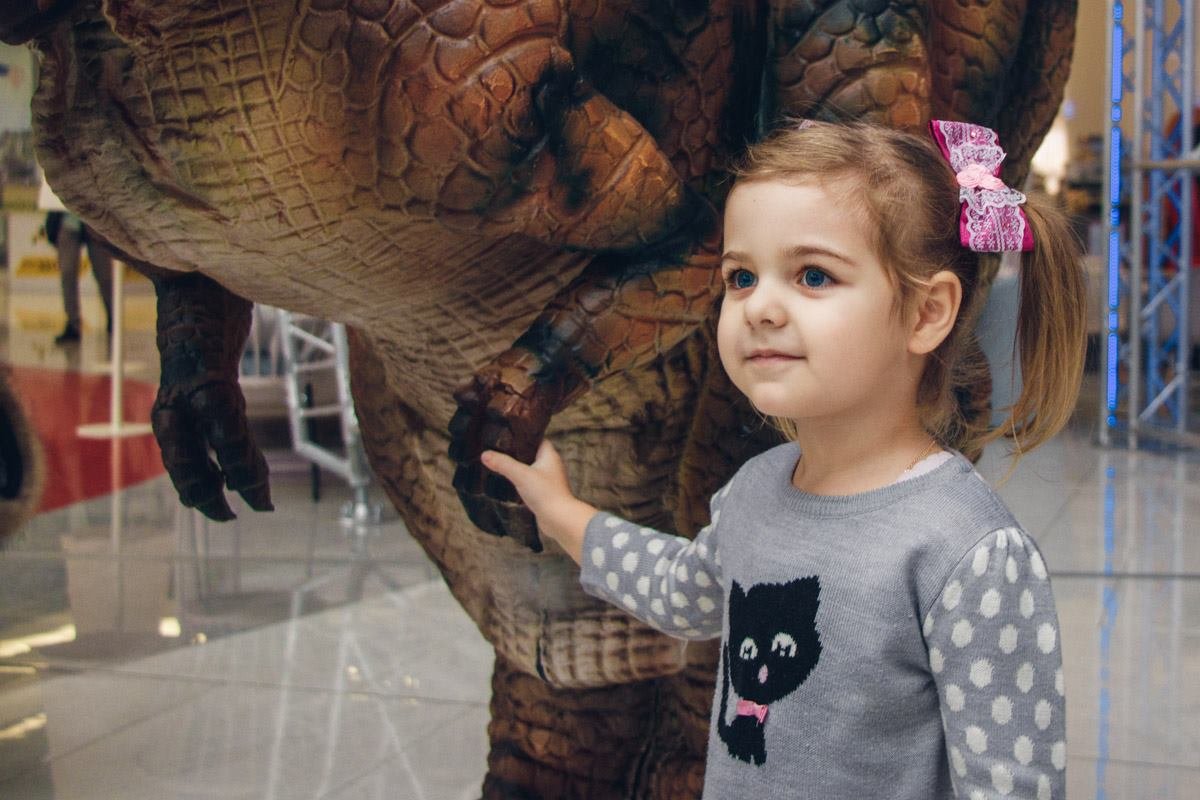 За фотографией с динозавром выстроилась очередь