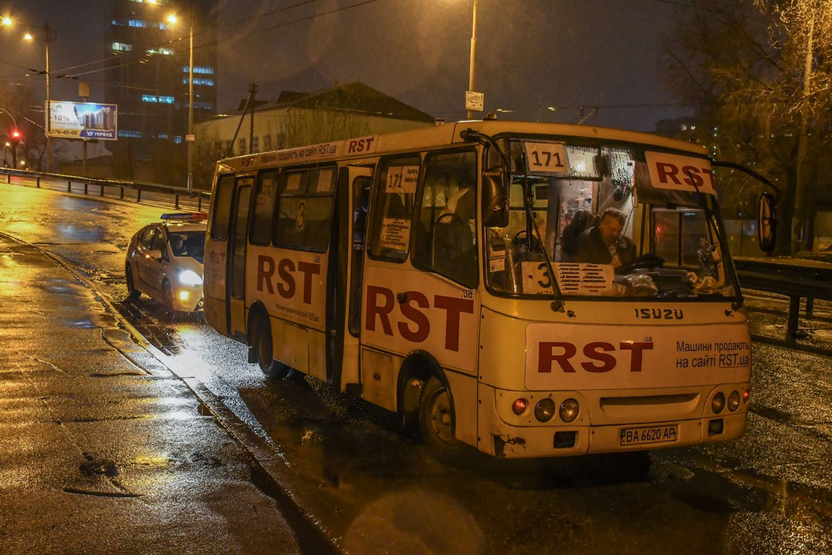 Пьяного пешехода спас только тот факт, что водитель вовремя затормозил Пьяного пешехода спас только тот факт, что водитель вовремя затормозил