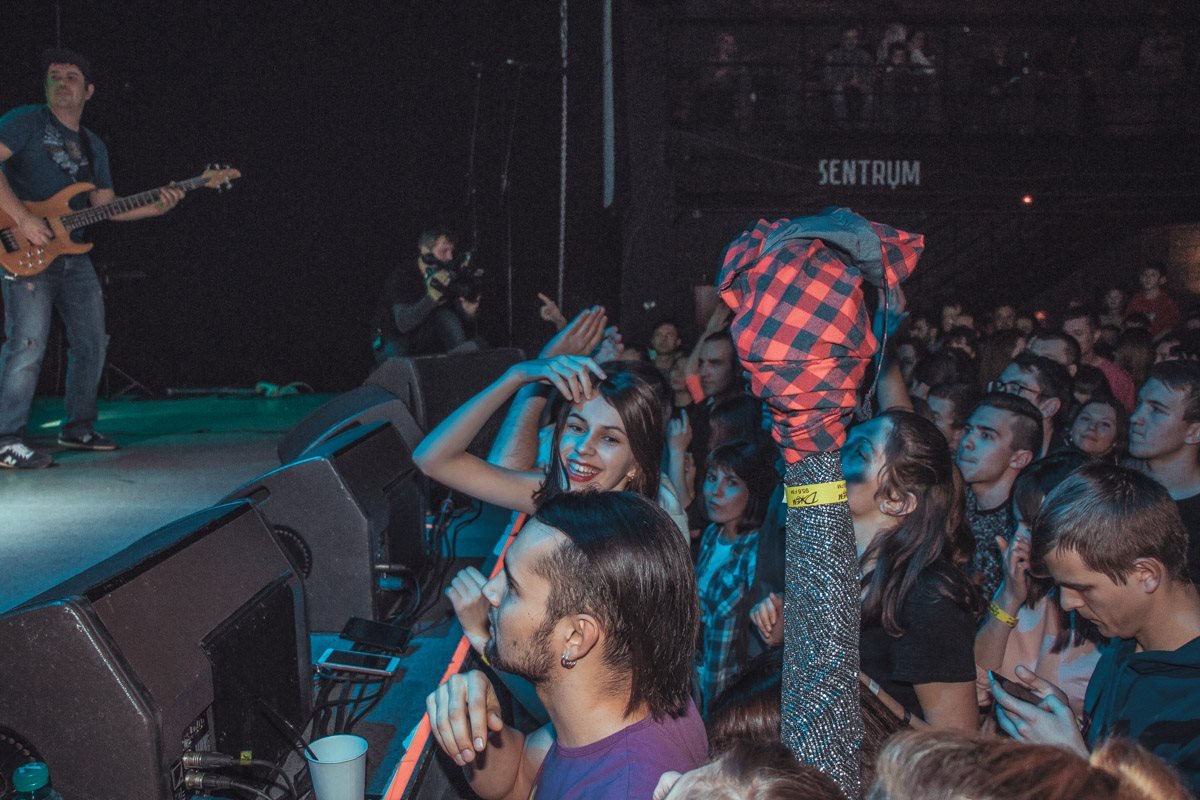 В первых рядах - самые верные фанаты В первых рядах - самые верные фанаты