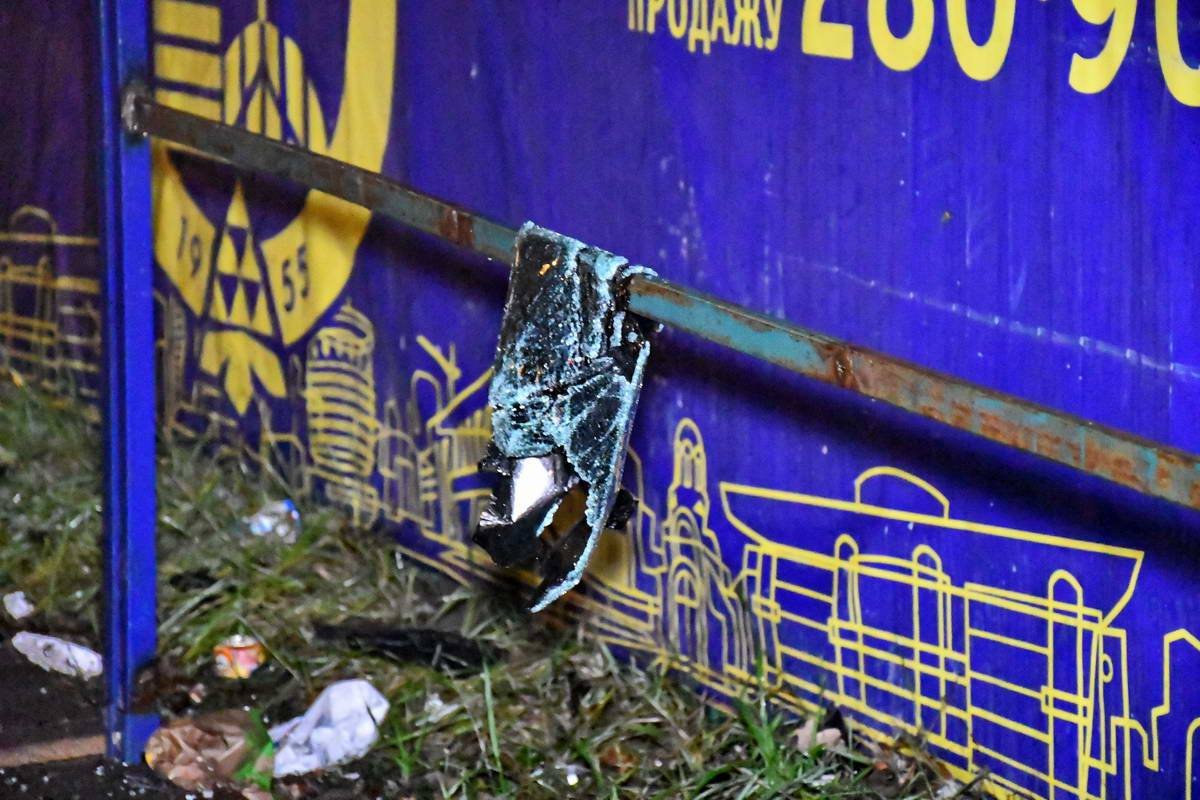 Из авто вылетело стекло передней пассажирской двери Из авто вылетело стекло передней пассажирской двери