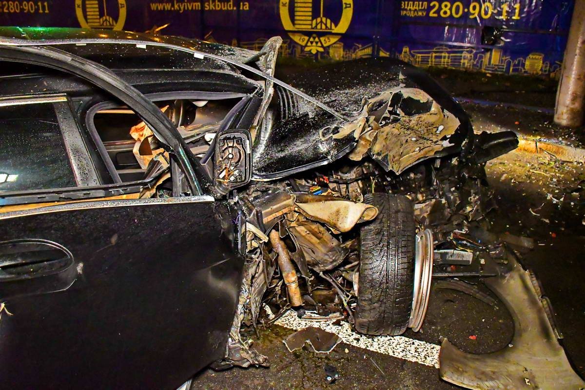 Вырвана правая полуось вместе с колесом Вырвана правая полуось вместе с колесом