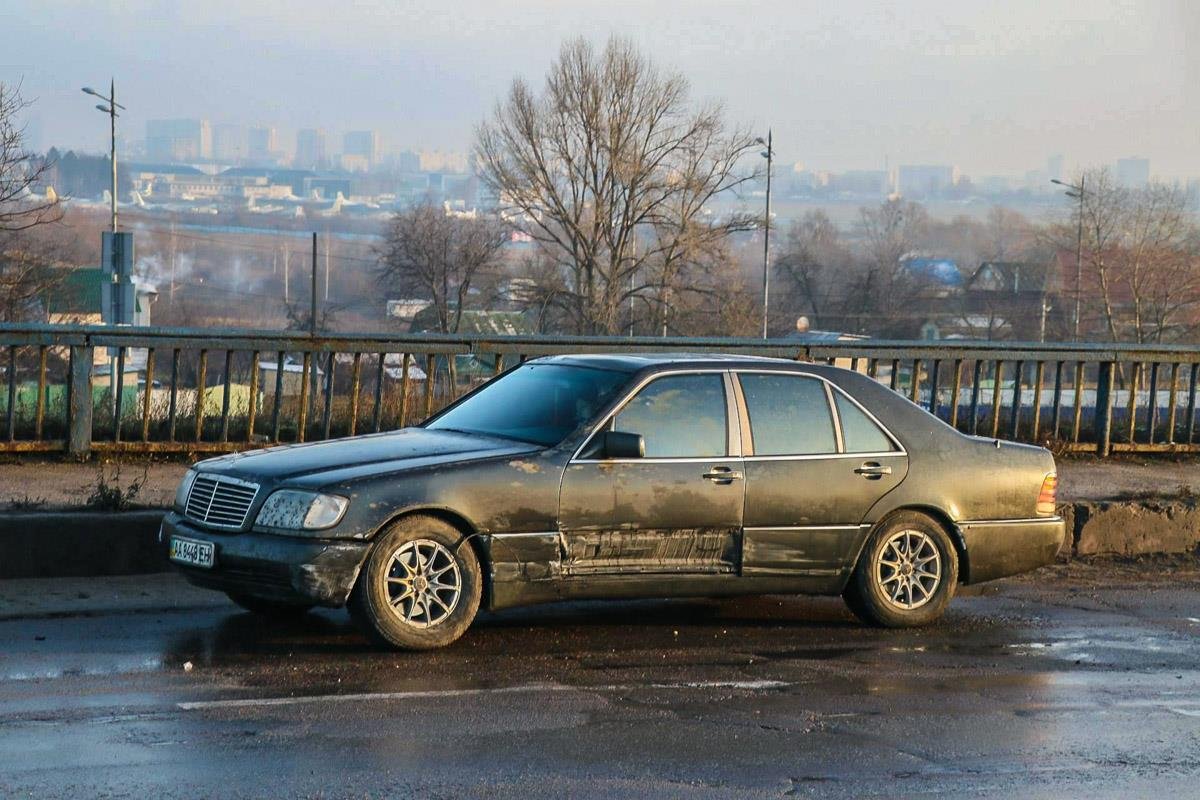 Mercedes S500 только слегка зацепило Mercedes S500 только слегка зацепило