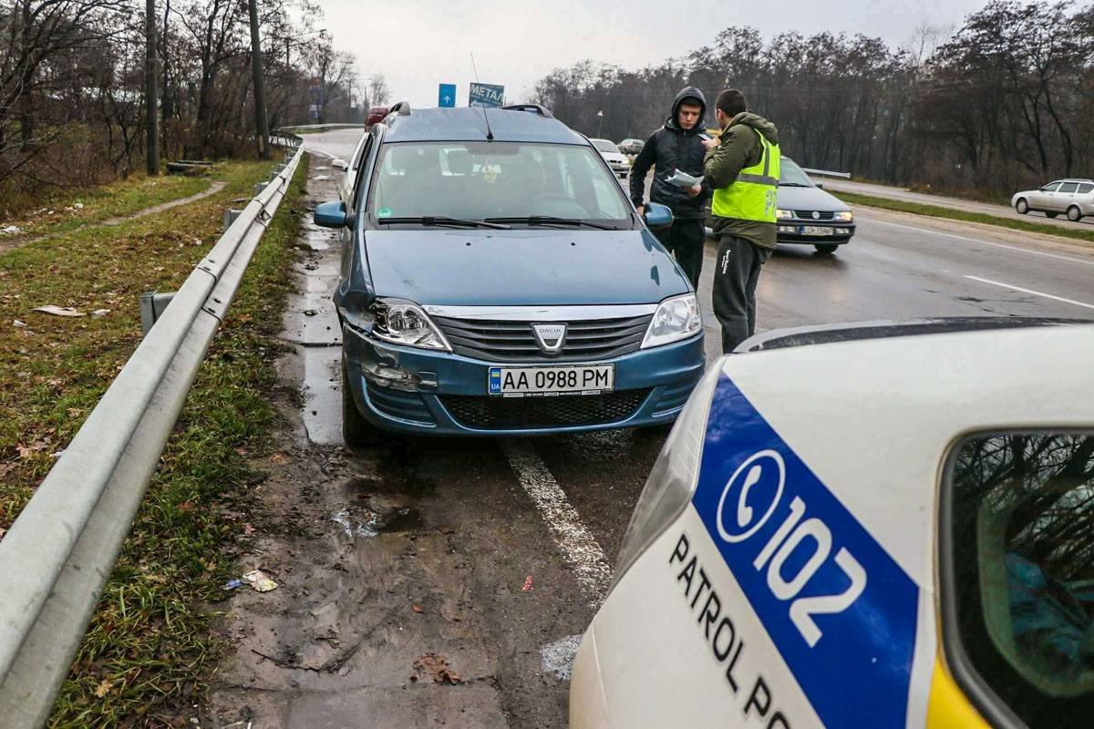 Через 300 метров от данного ДТП произошла еще одна - похожая авария. Через 300 метров от данного ДТП произошла еще одна - похожая авария.