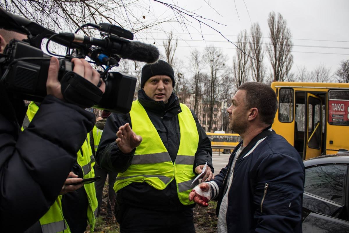 Водитель BMW после аварии общался с журналистами Водитель BMW после аварии общался с журналистами