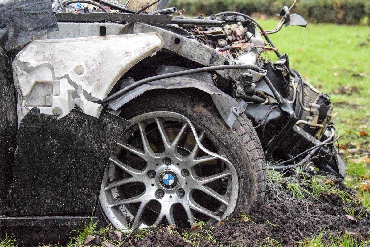 Автомобиль не успел вовремя затормозить, что и привело к столкновению Автомобиль не успел вовремя затормозить, что и привело к столкновению