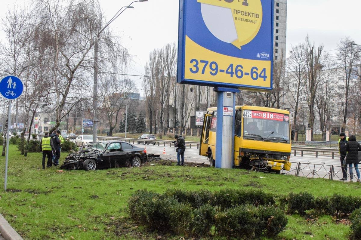 Перед столкновением автомобиль BMW ехал со скоростью более 100 км/час Перед столкновением автомобиль BMW ехал со скоростью более 100 км/час