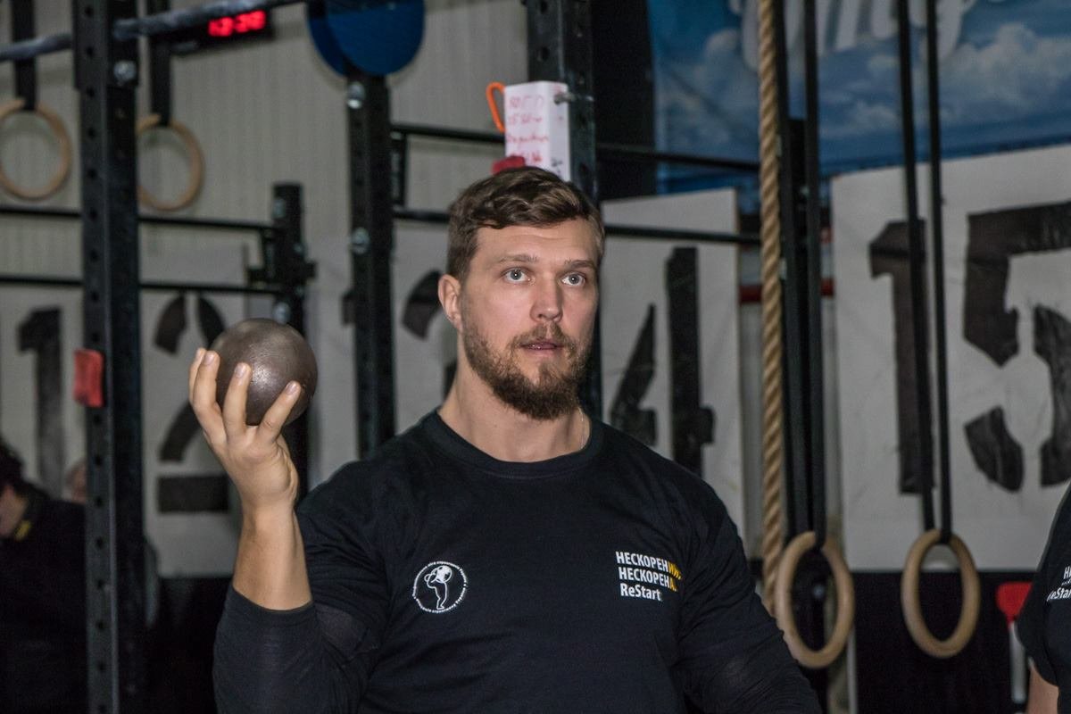 Сергей Конюшок рассказывал, как метать ядро Сергей Конюшок рассказывал, как метать ядро