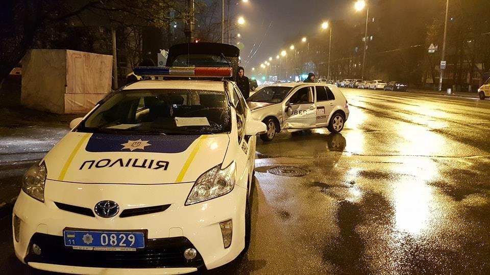 В Киеве произошло ДТП с участием такси и пиццевоза