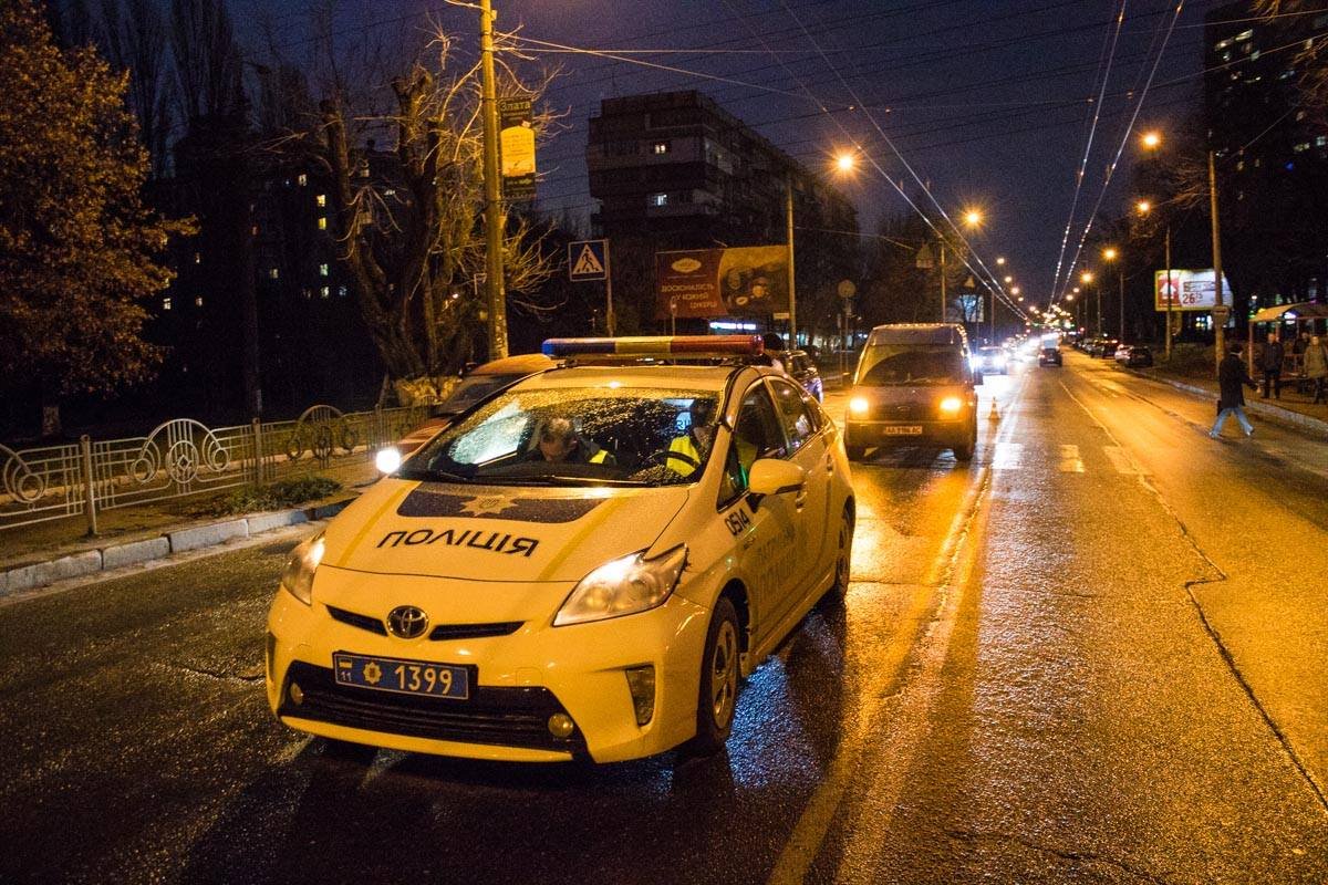 На месте работали патрульные