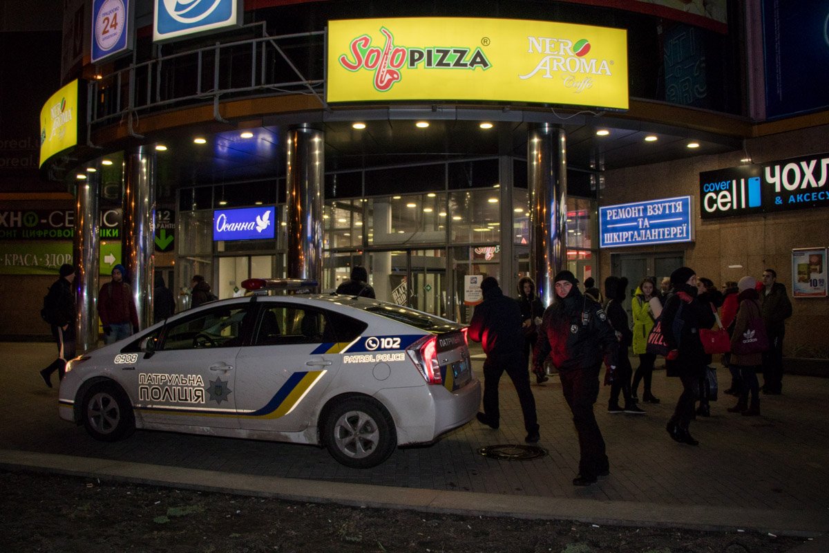 На месте происшествия работает полиция 