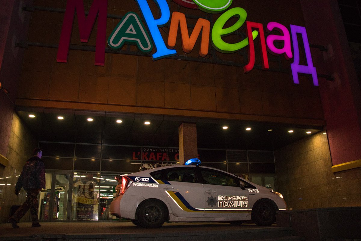 На время проверки здания покупатели и сотрудники были сразу же эвакуированы