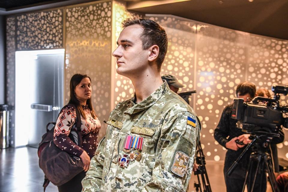 Саундтреком к фильму является песня «Мыть» Святослава Вакарчука