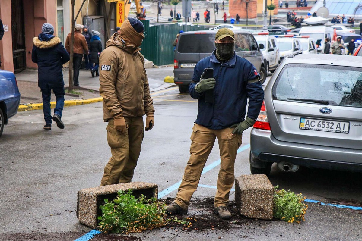 В центре Киева на крыше пытаются задержать Саакашвили: подробности 16