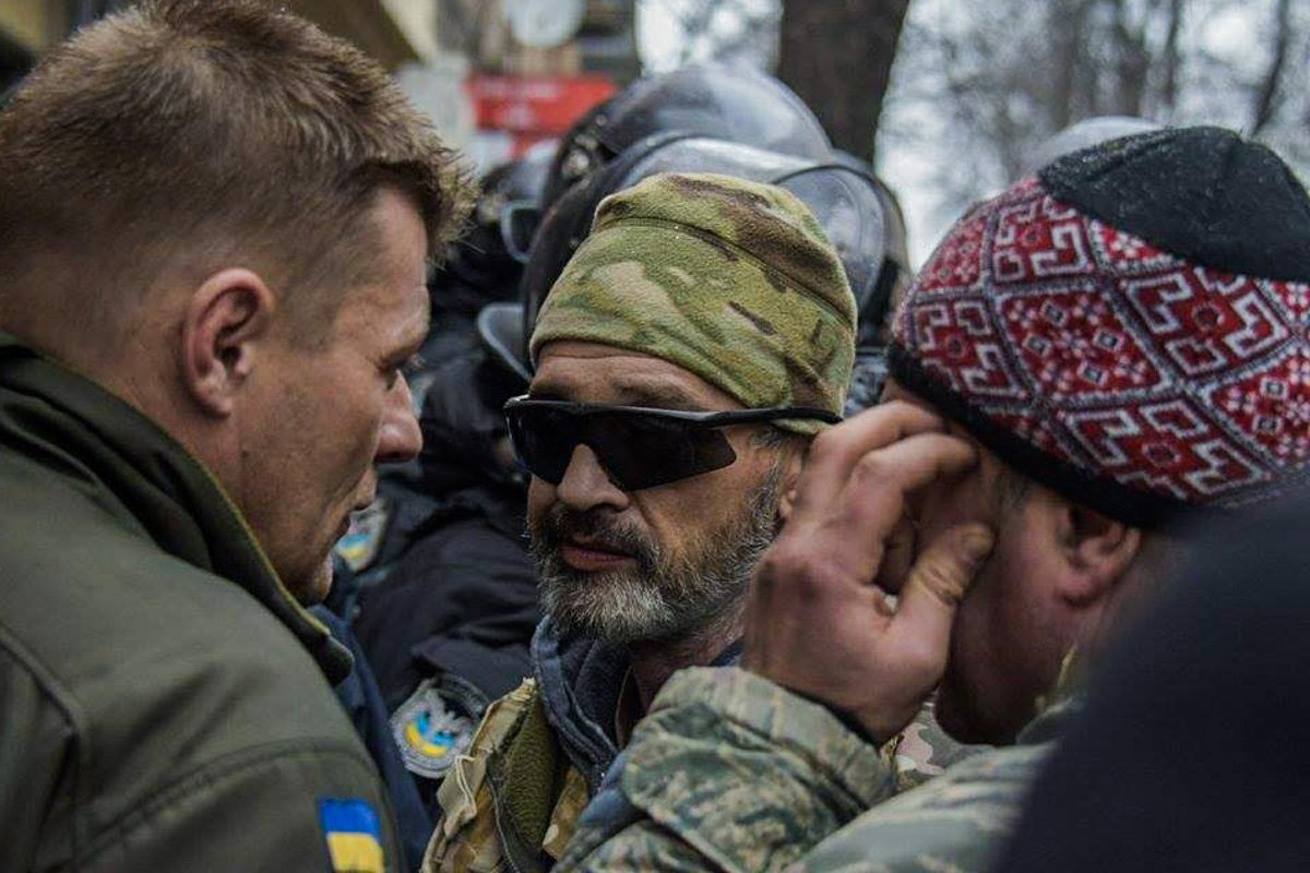 В центре Киева на крыше пытаются задержать Саакашвили: подробности 19