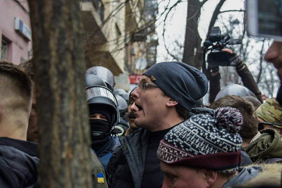 В центре Киева на крыше пытаются задержать Саакашвили: подробности 21