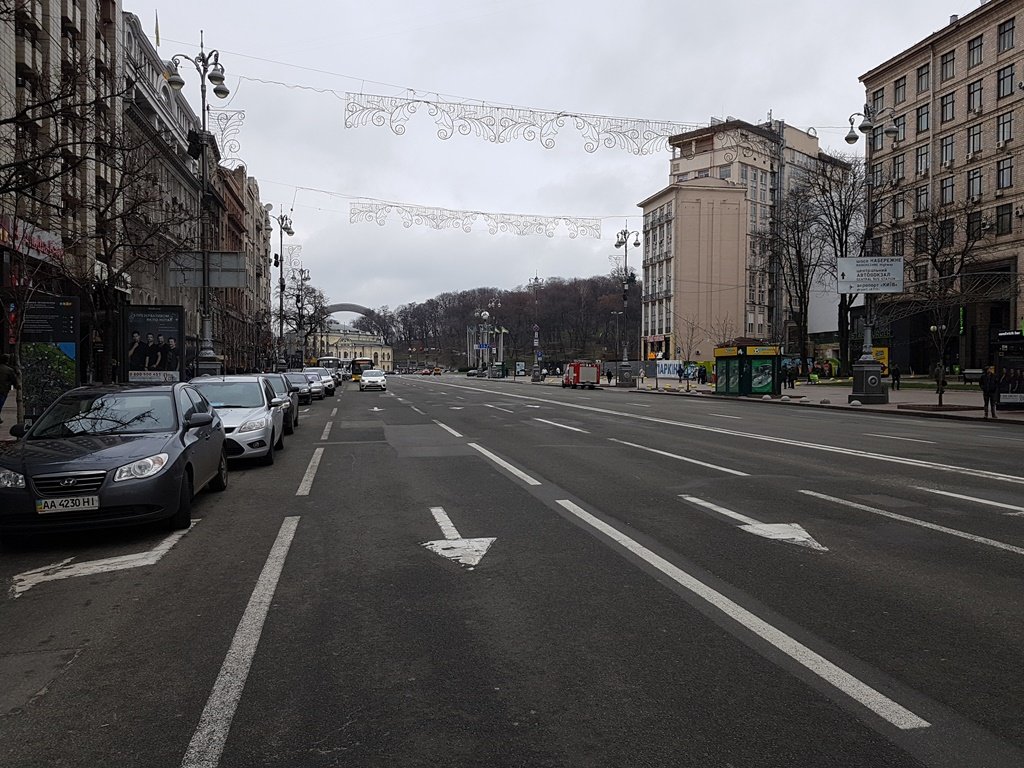 Такие меры приняли из-за того, что сторонники бывшего президента Грузии не дают проехать микроавтобусу, в который посадили Саакашвили