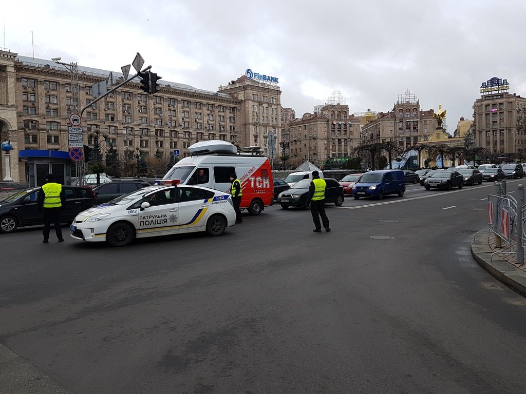 На улицах возле Майдана образовались пробки