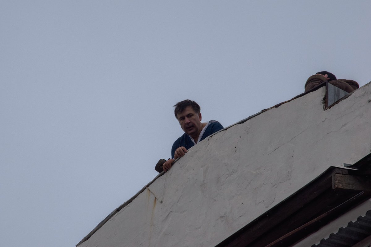 Саакашвили несколько раз делал заявления с крыши Саакашвили несколько раз делал заявления с крыши