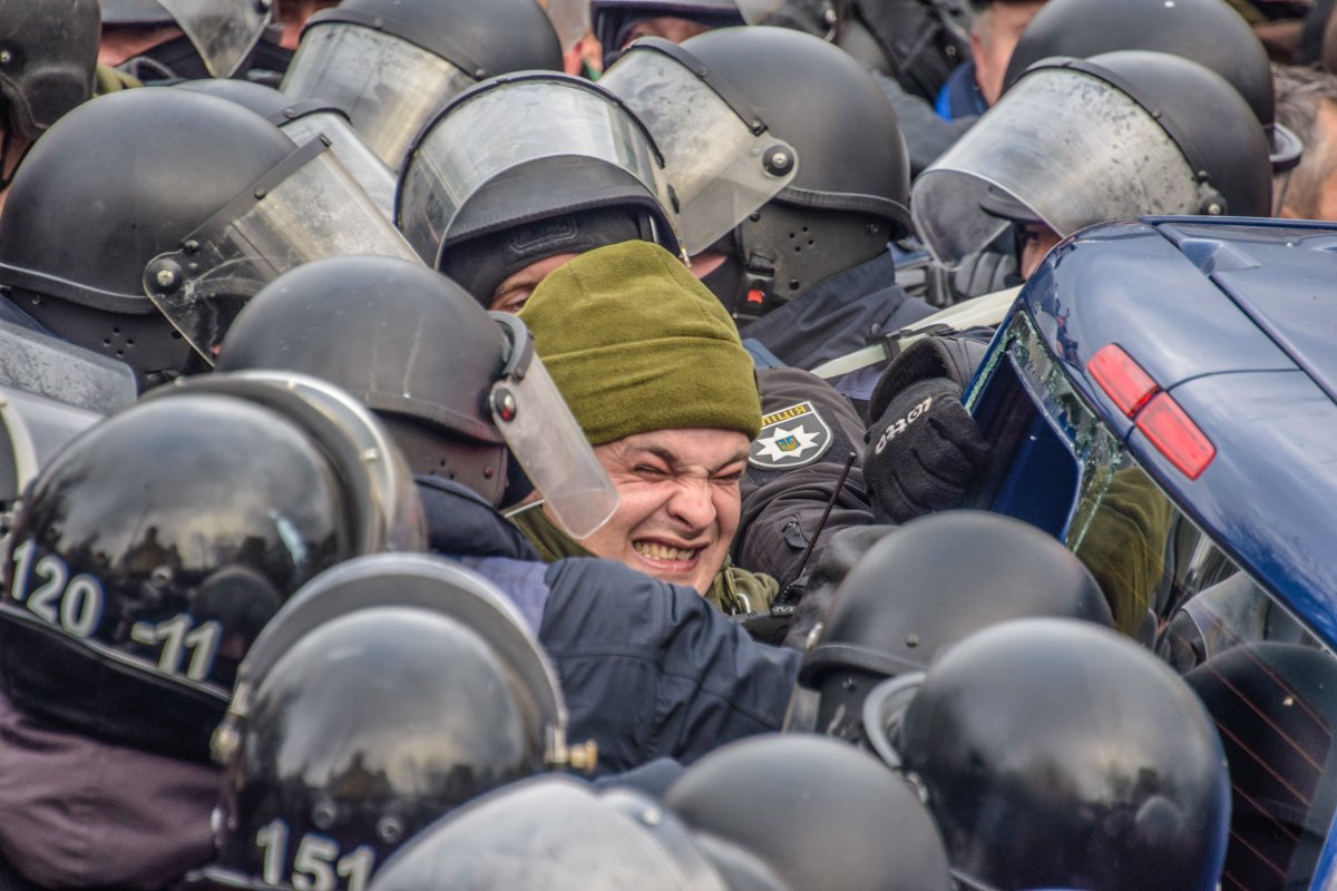 Во время противостояния Во время противостояния