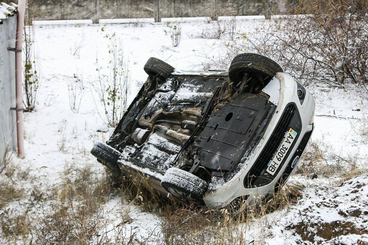 Водитель потерял управление на скользкой дороге