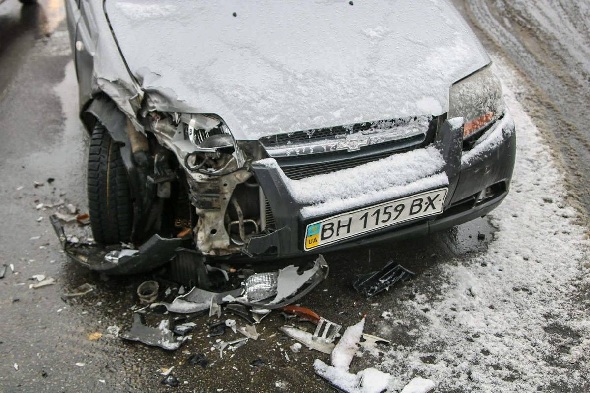 Водителя на месте аварии нет - машина брошена посреди дороги