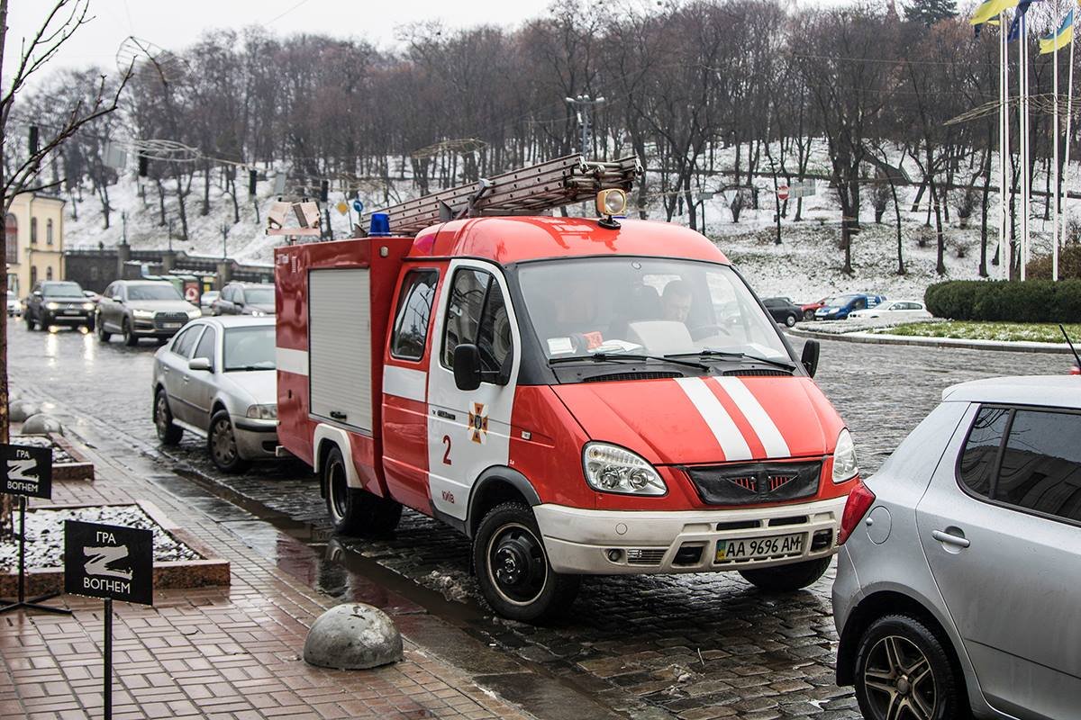 На место происшествия приехали пожарные На место происшествия приехали пожарные