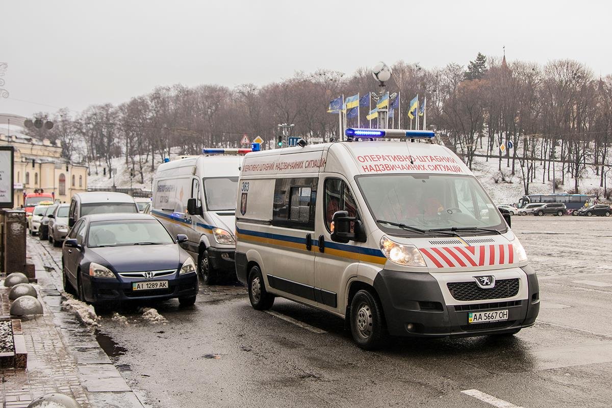 Также по адресу прибыли взрывотехники Также по адресу прибыли взрывотехники