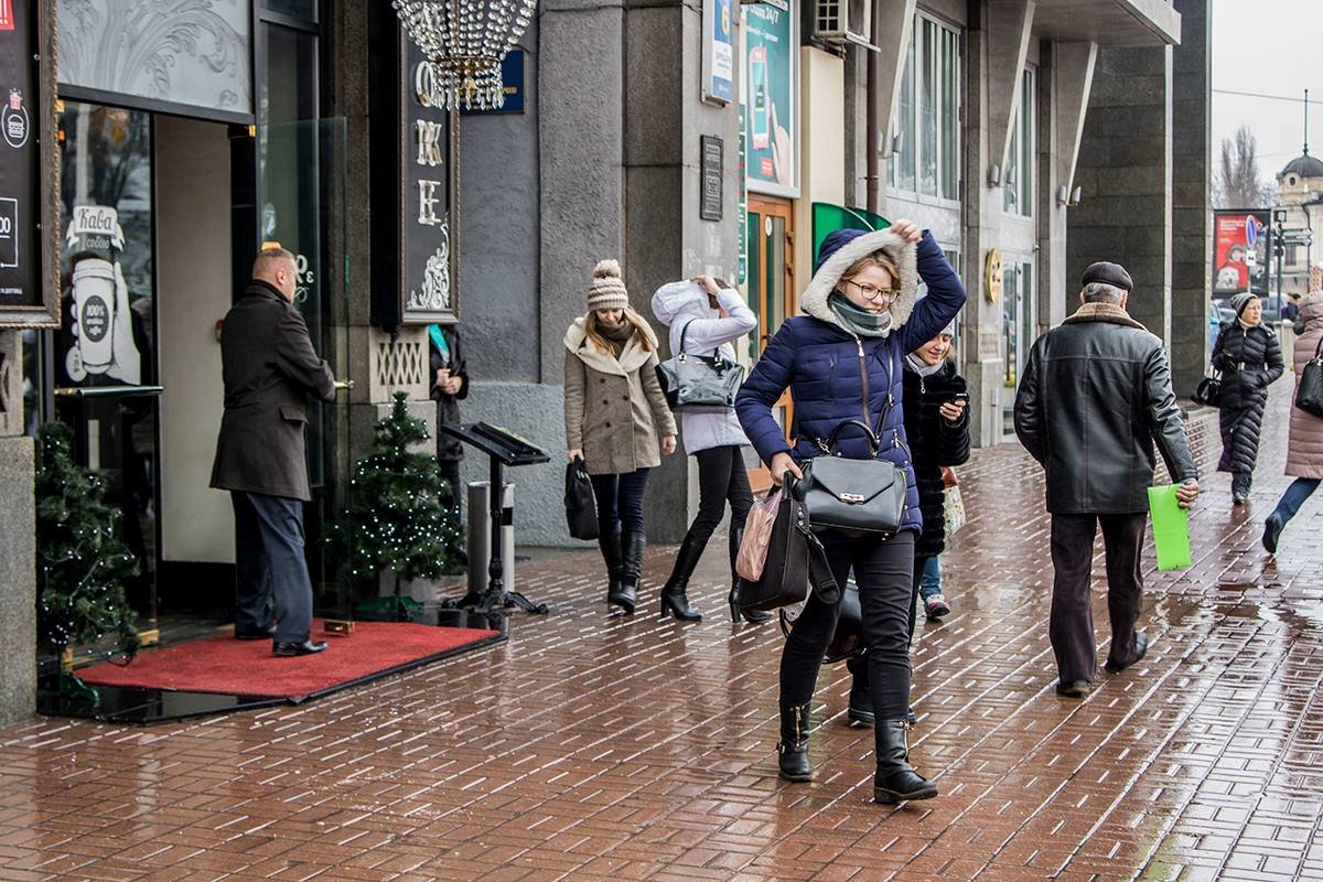 Всех людей из здания эвакуировали Всех людей из здания эвакуировали