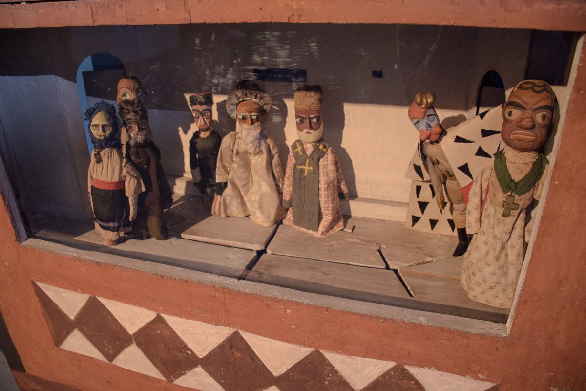 Куклы для театра изготовлены по эскизам бойчукистов Куклы для театра изготовлены по эскизам бойчукистов