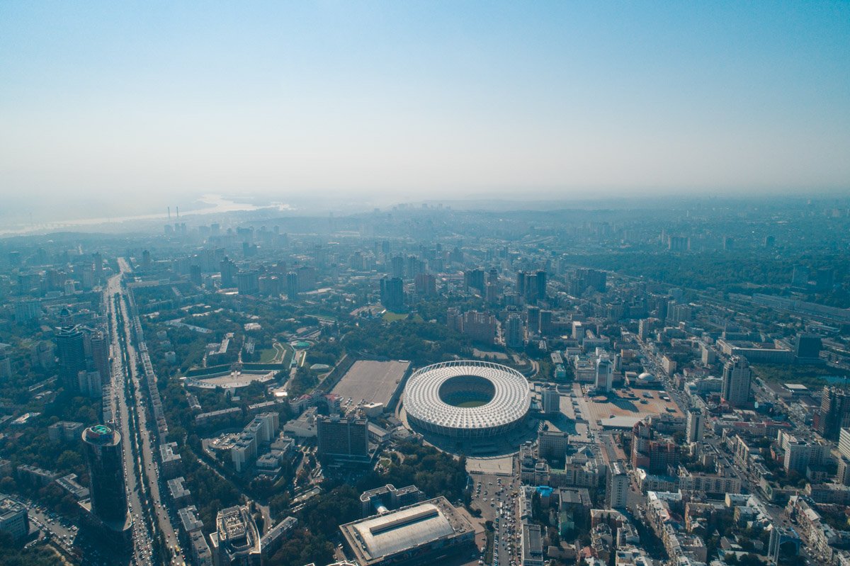 Жители Оболонского района города считают, что это связано с работой асфальтного завода
