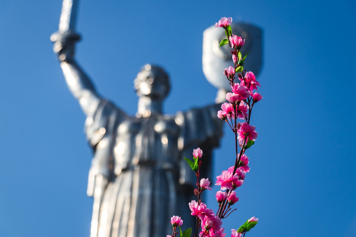 Акция проходила на площади у Национального музея истории Украины во Второй мировой войне 