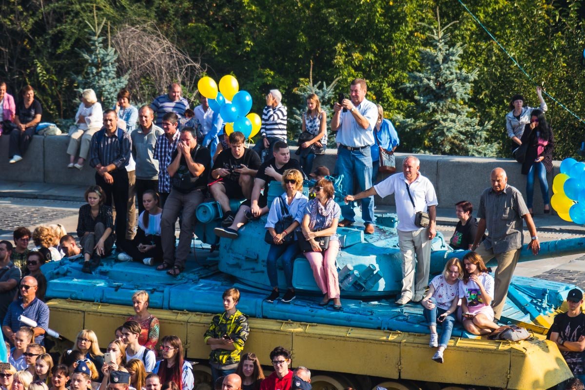 Даже жара не помещала людям посетить торжество