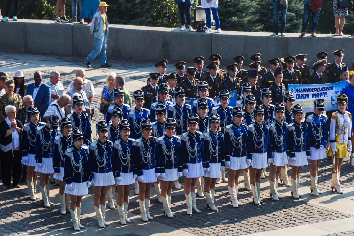 Массовое выступление под сопровождение живой музыки стало основной частью программы