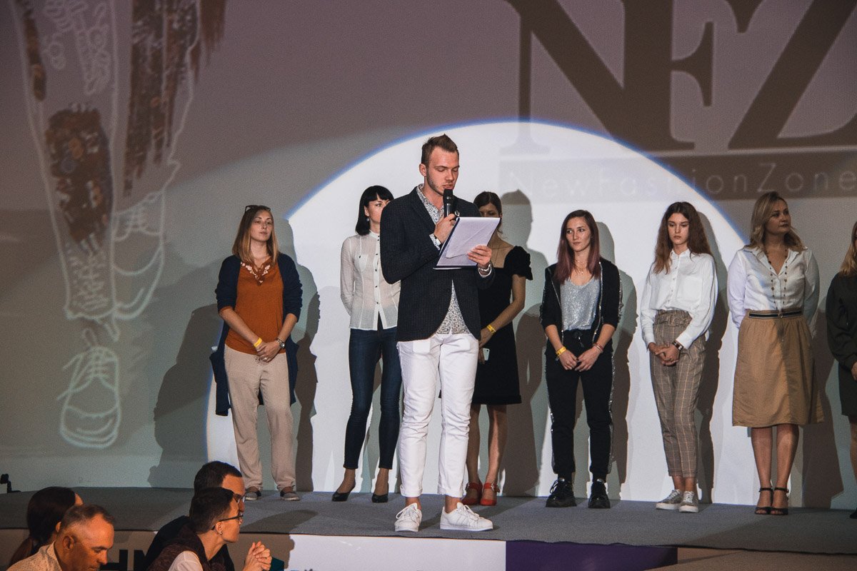 В финале 40 дизайнеров соревнуются за победу в разных номинациях