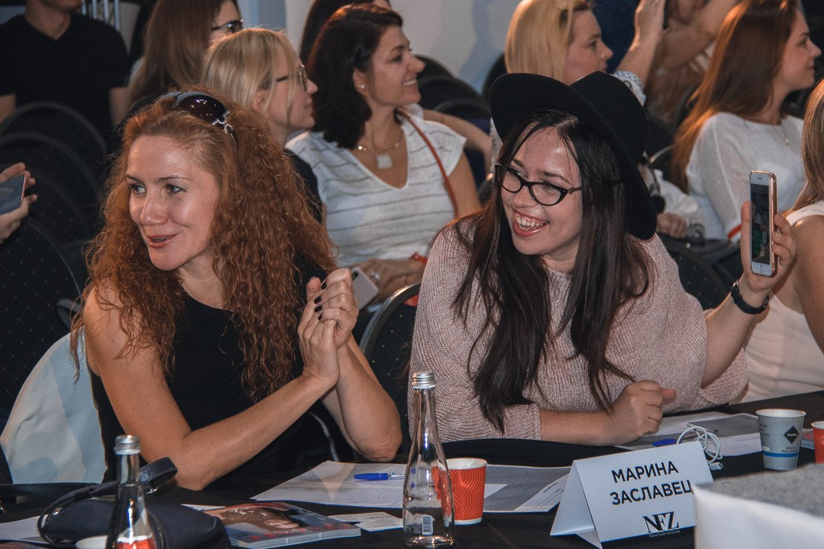 Гости сразу снимали прямые трансляции в социальные сети с показов