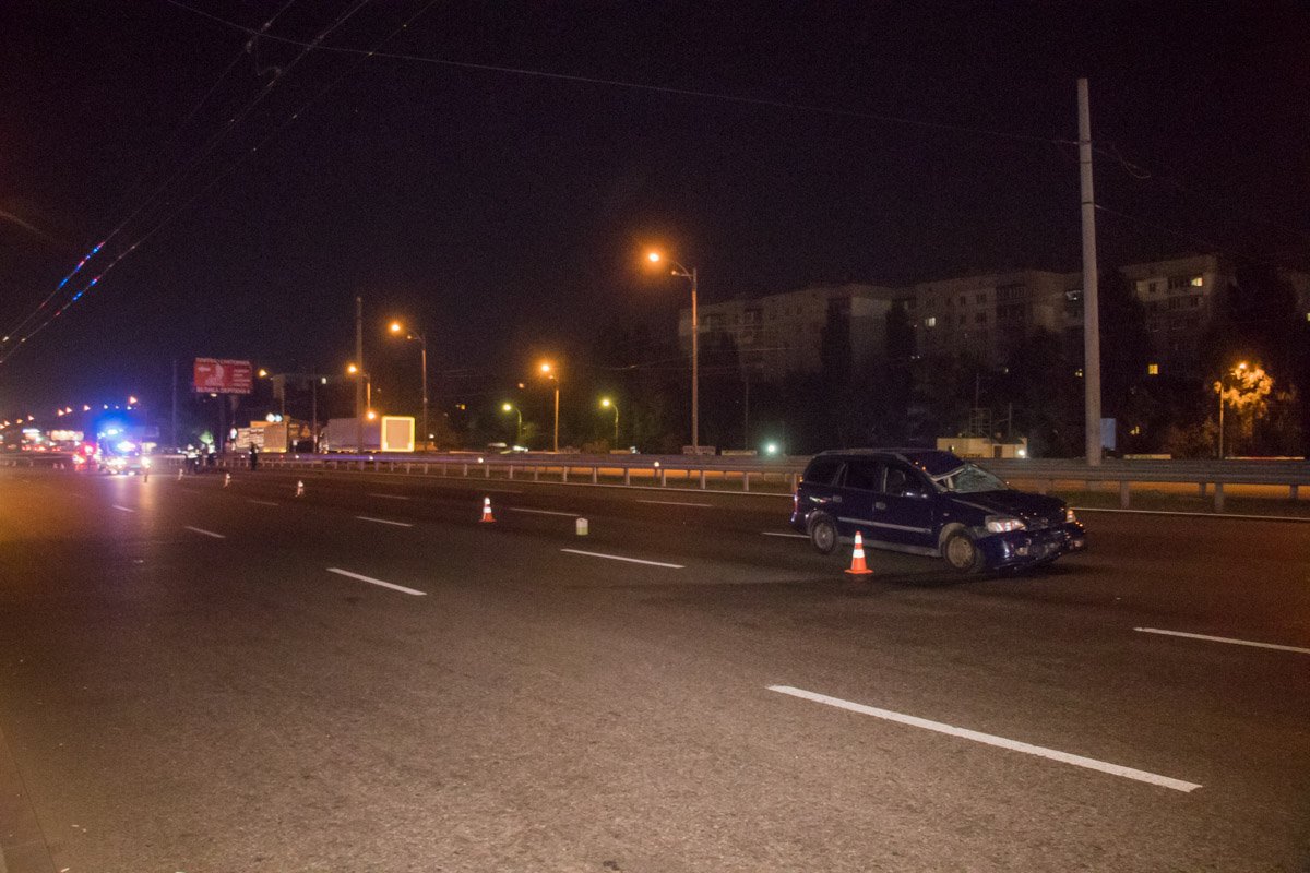 Opel на огромной скорости сбил мужчину