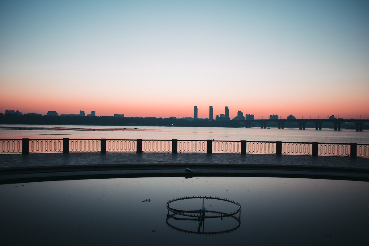 С площадки открывается прекрасный вид на левый берег