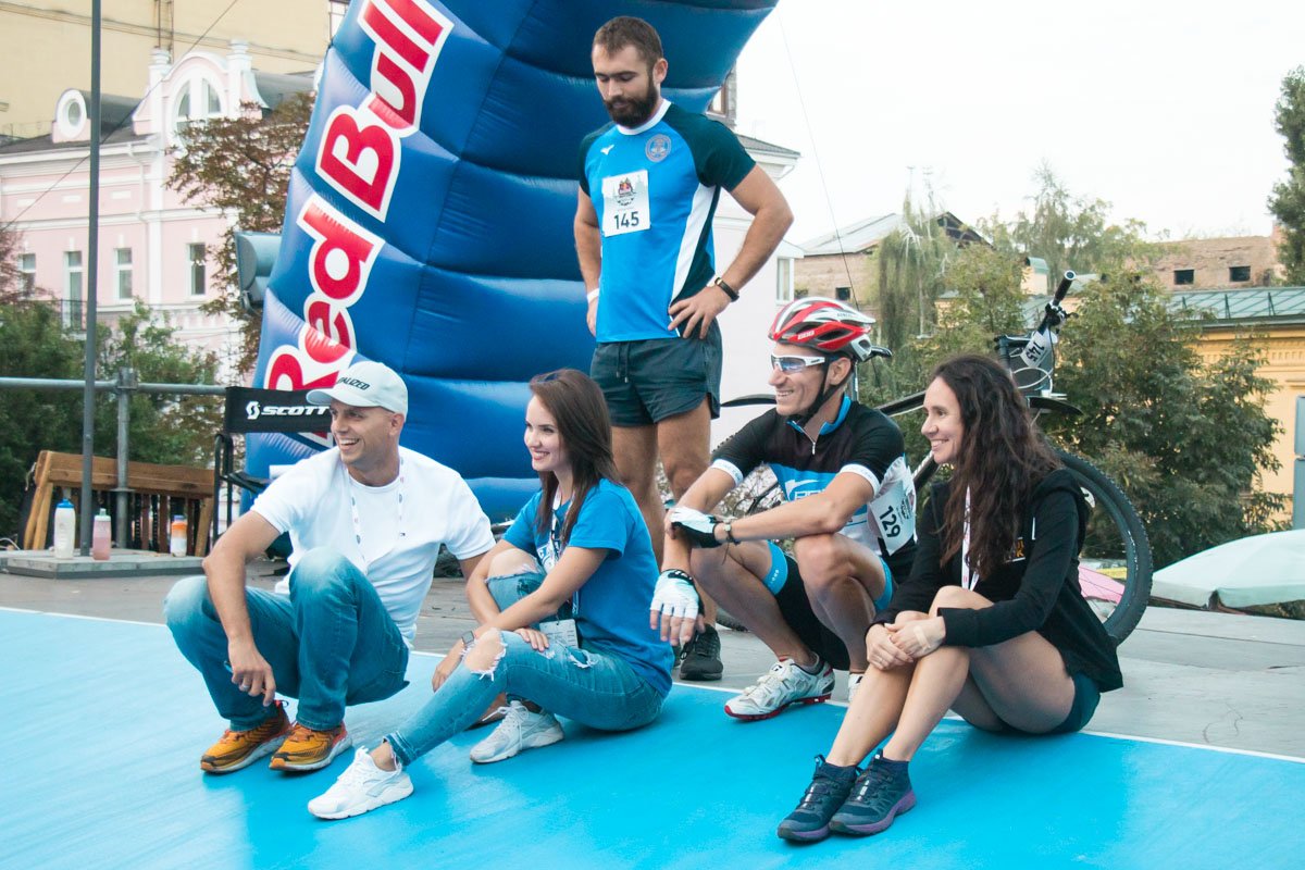 В Киеве на Андреевском состоялись велогонки Red Bull Властелин горы В Киеве на Андреевском состоялись велогонки Red Bull Властелин горы