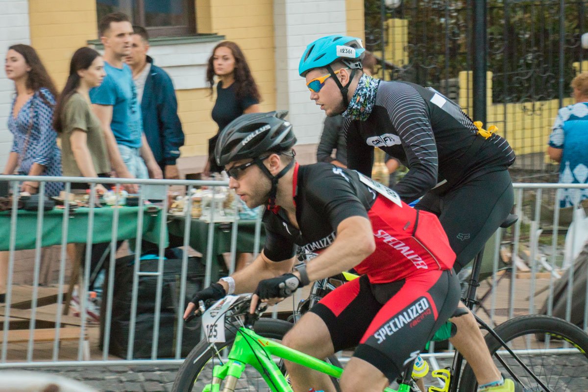 Торжественное открытие провела известная украинская велогонщица Яна Беломоина Торжественное открытие провела известная украинская велогонщица Яна Беломоина