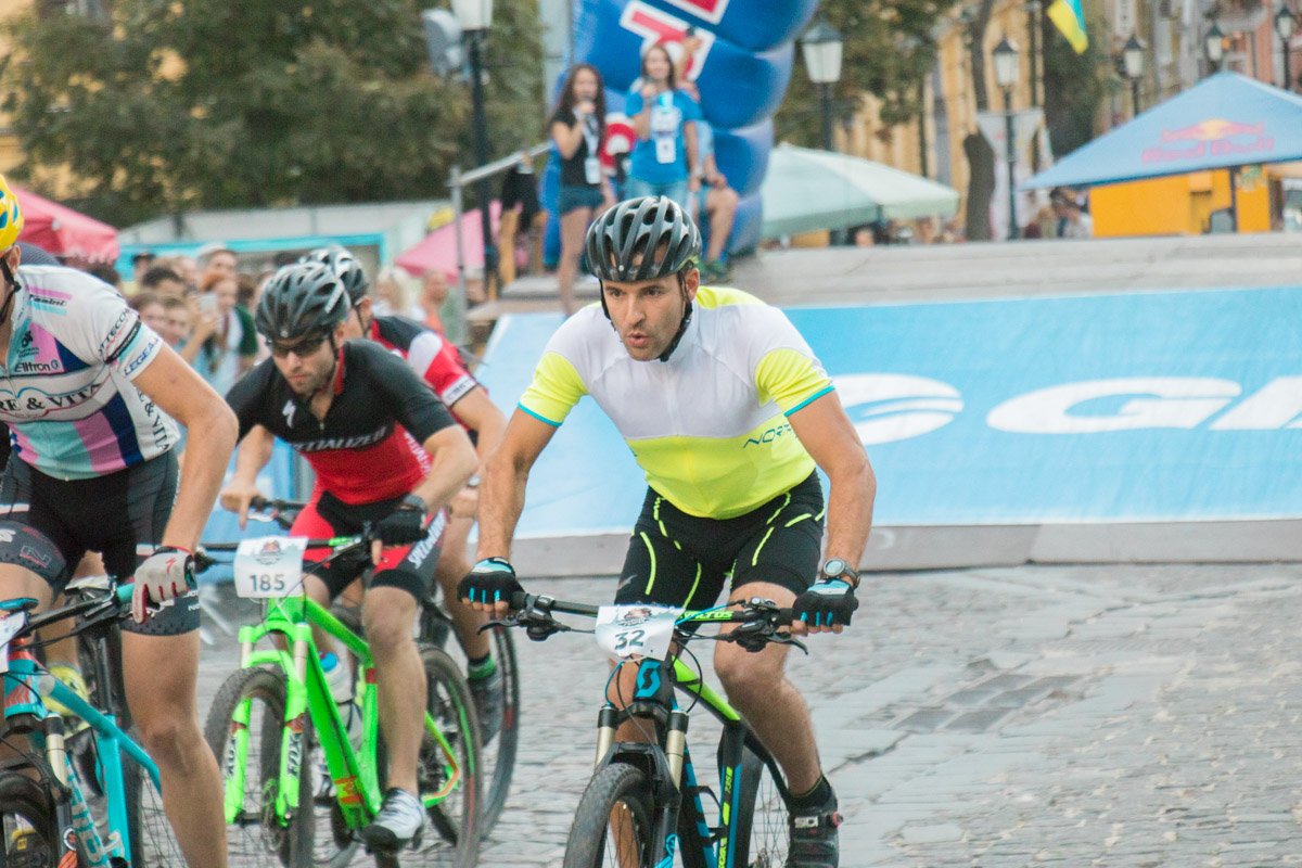 К четвертьфинальным заездам на трассу выходили практически только одни MTB К четвертьфинальным заездам на трассу выходили практически только одни MTB