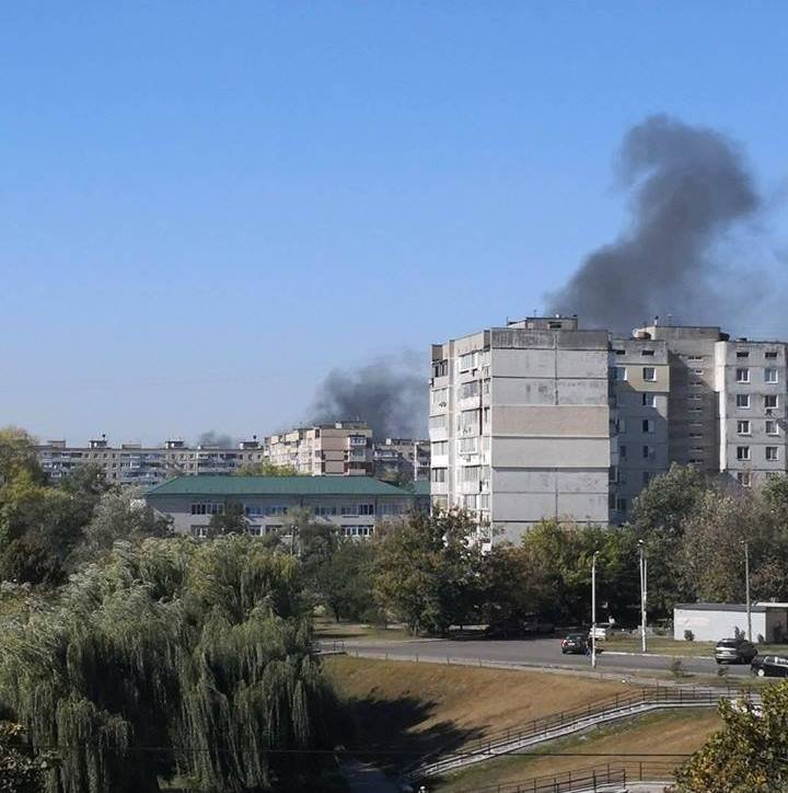 Черных дым видно с разных уголков города